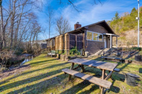 Creekside Haven Gatlinburg Escape by a Bubbling Creek Near Top Attractions